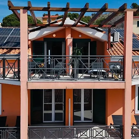 Medusalina-tramontana * トロギール